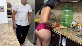 Desperta o desejo da sogra na sala de estar sk