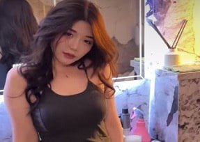 Красивая китайская девушка демонстрирует свои лучшие сексуальные клипы 18+