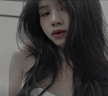 Hoang Nhi Beautiful Girl очарована интимными играми с бананами