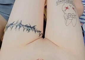 Vy Tran демонстрирует свое сексуальное тело, которое заставляет его брата не может оторвать глаз